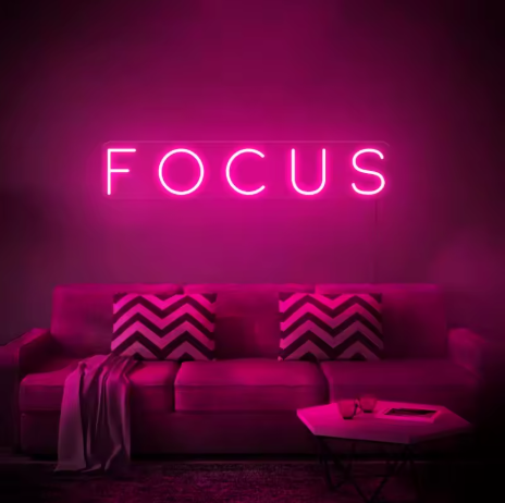 Cartel neón tipografía "'Focus""